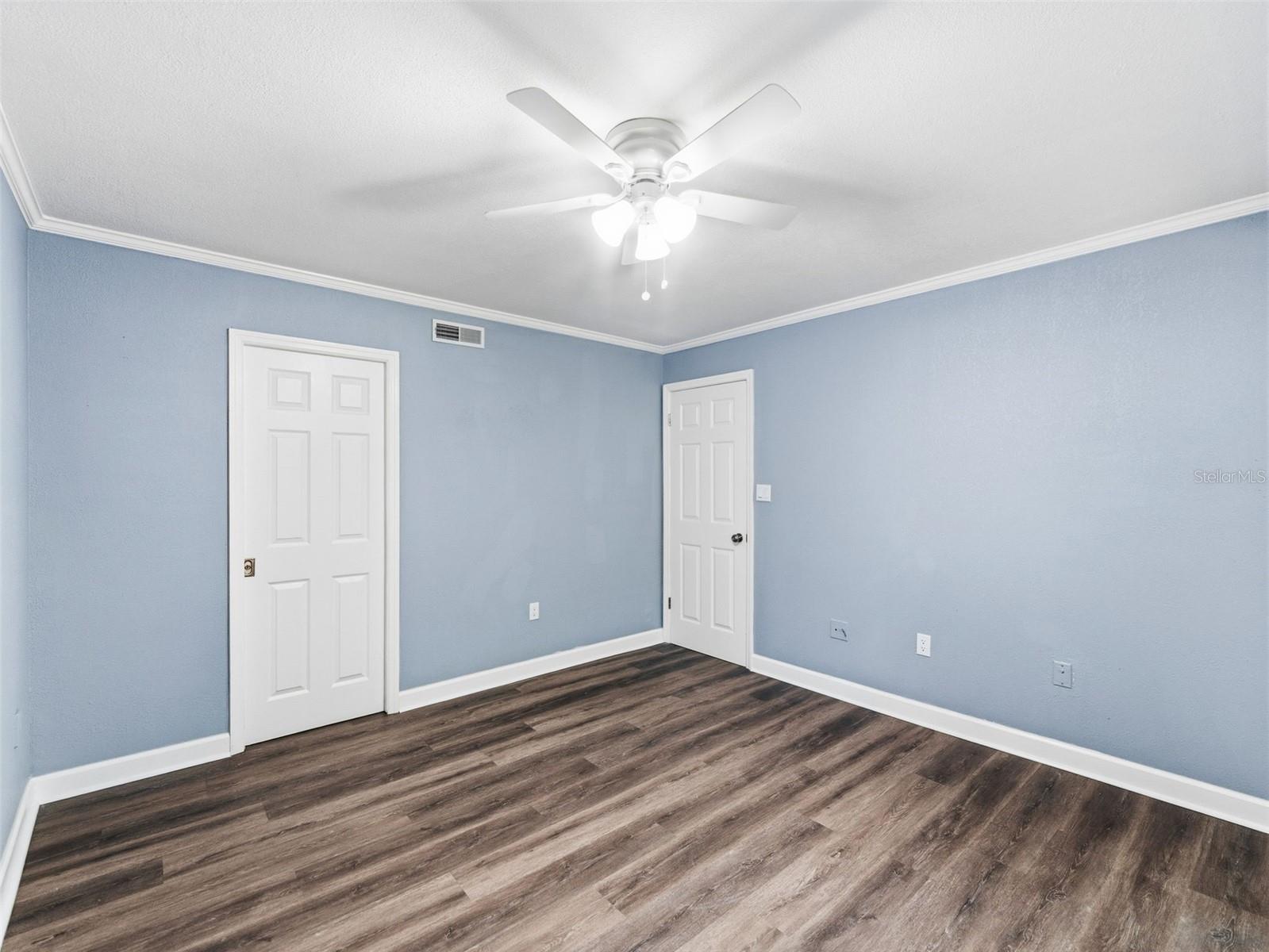 Image 13 of 30 For 1008 Lennox Road W