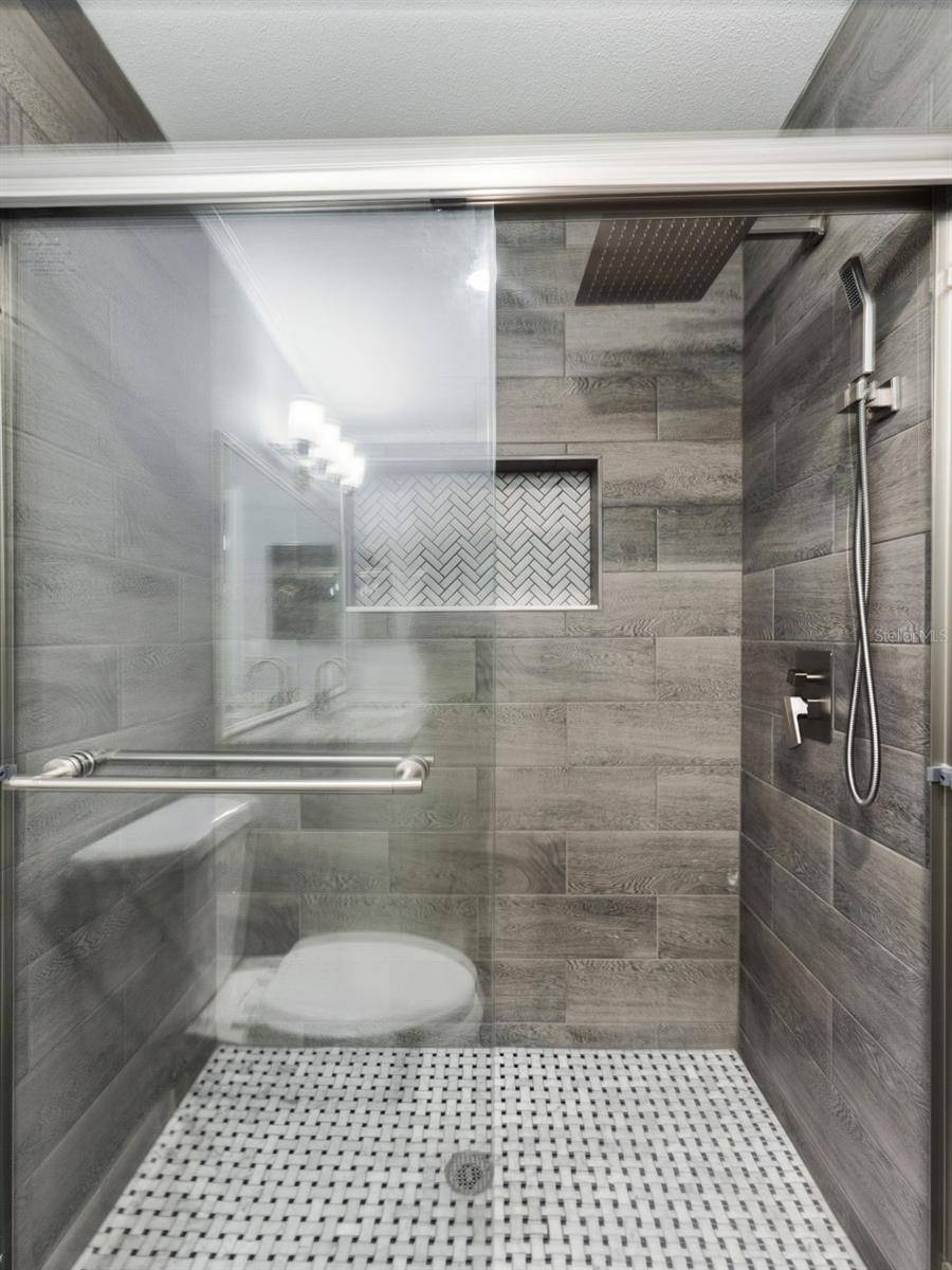 Image 15 of 30 For 1008 Lennox Road W