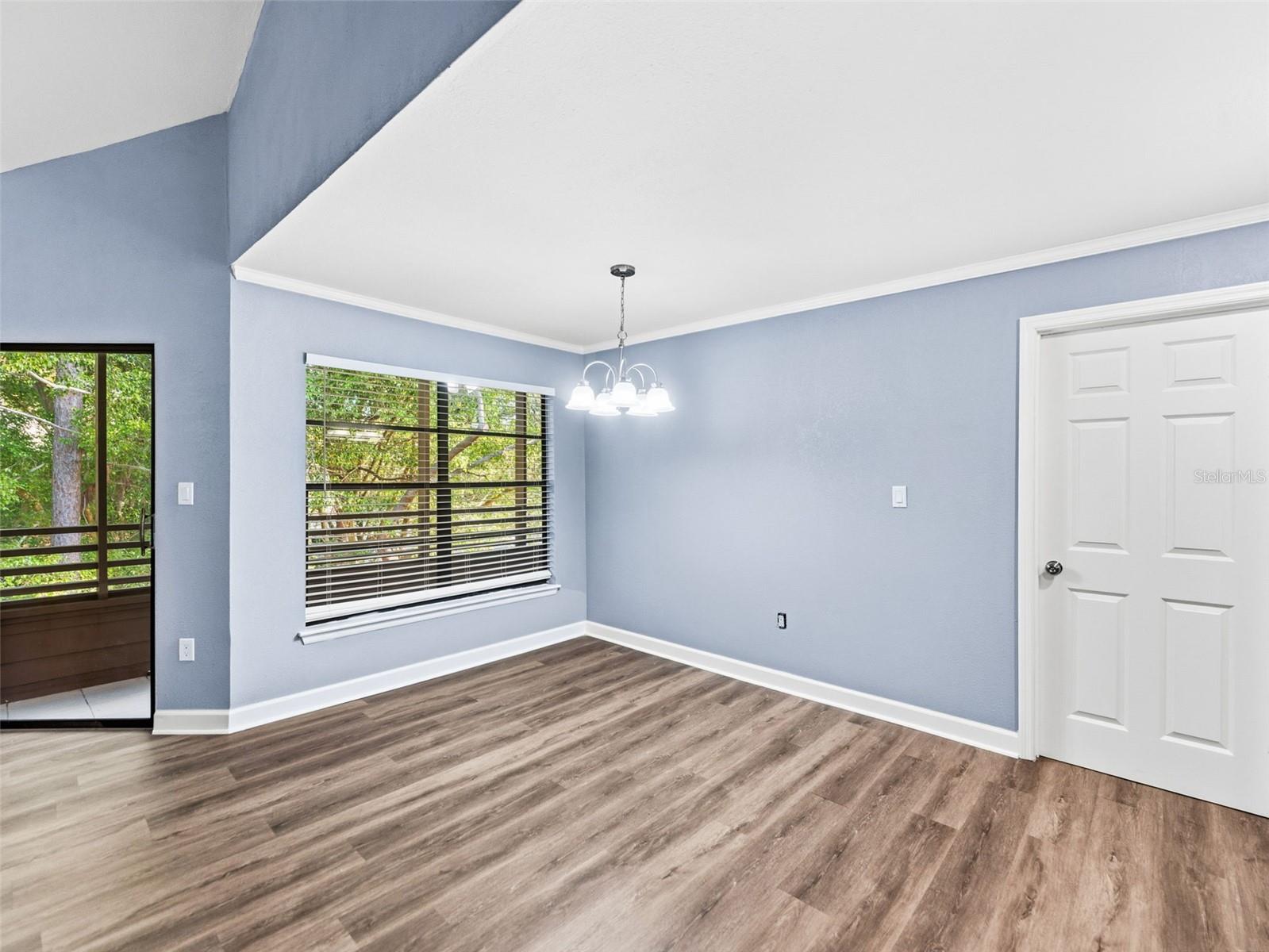 Image 6 of 30 For 1008 Lennox Road W