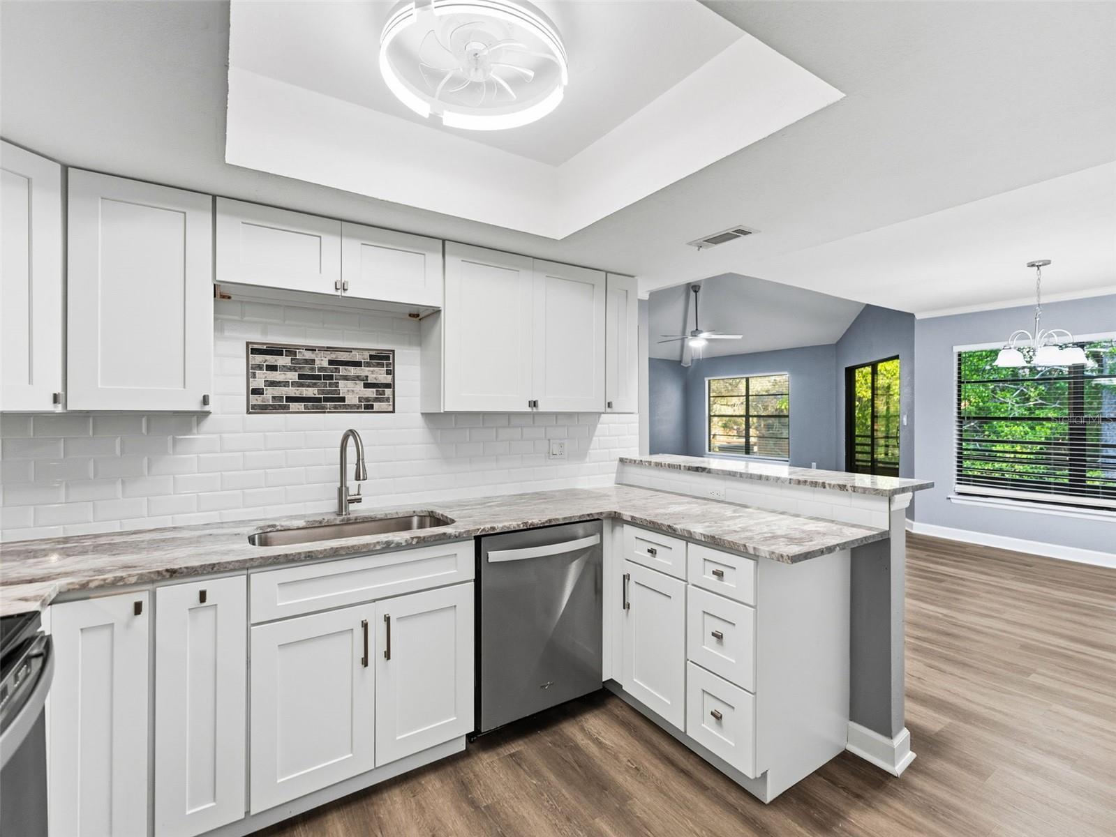 Image 9 of 30 For 1008 Lennox Road W