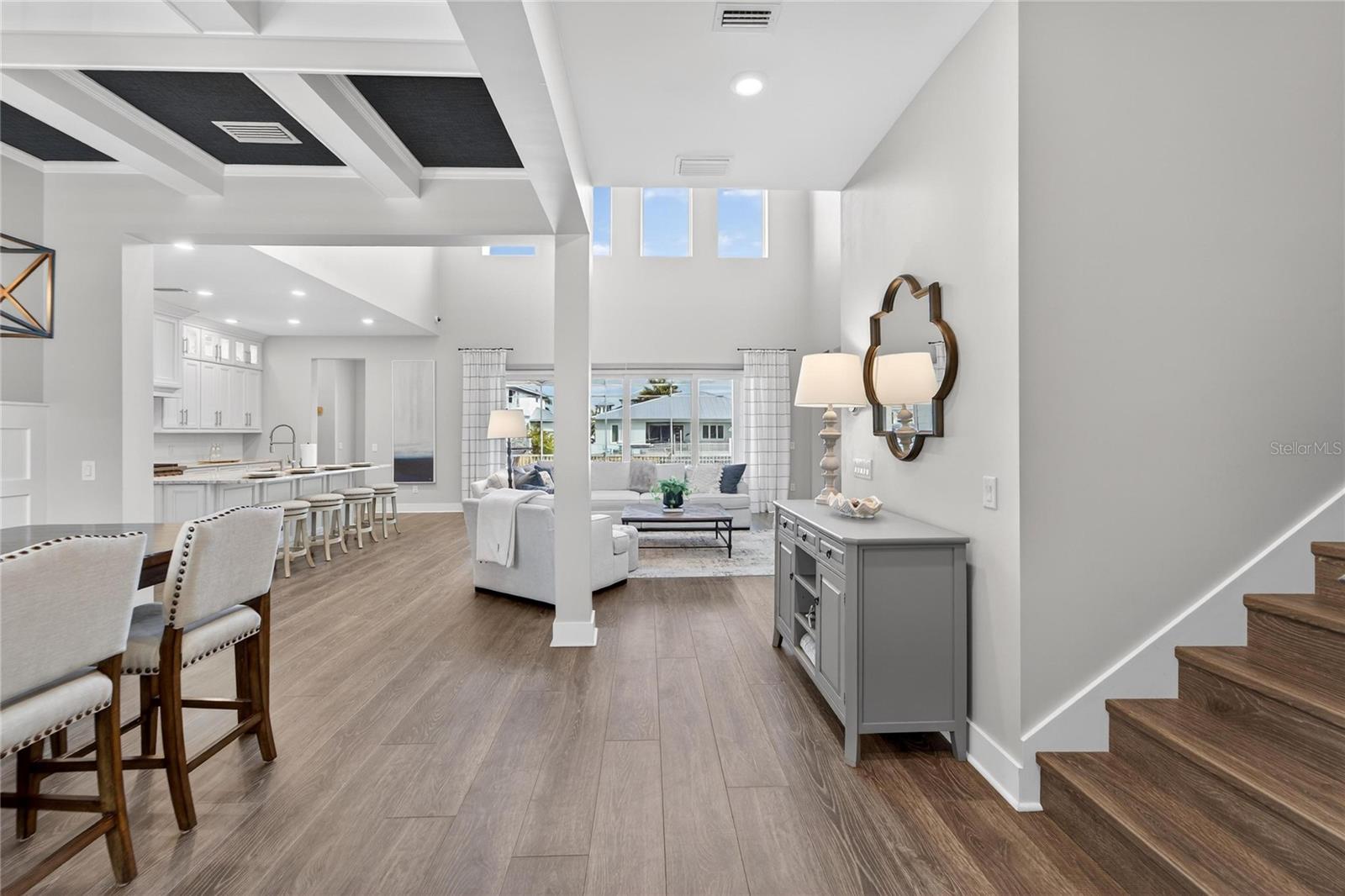 Listing photo id 8 for 613 Mirabay Boulevard