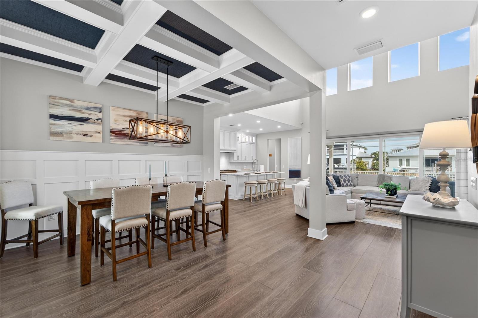 Listing photo id 9 for 613 Mirabay Boulevard