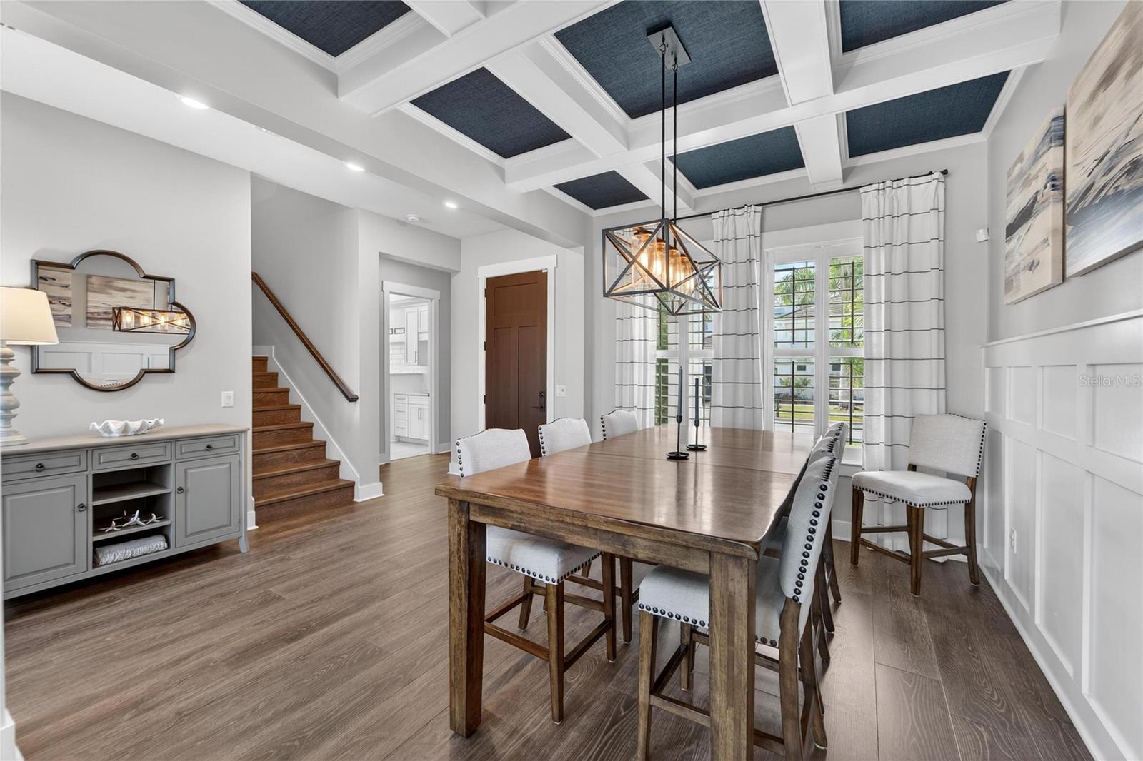 Listing photo id 11 for 613 Mirabay Boulevard