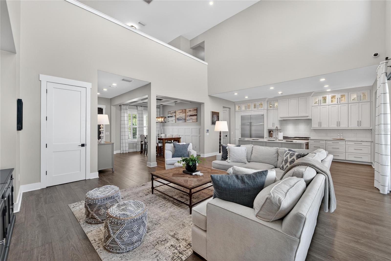 Listing photo id 15 for 613 Mirabay Boulevard