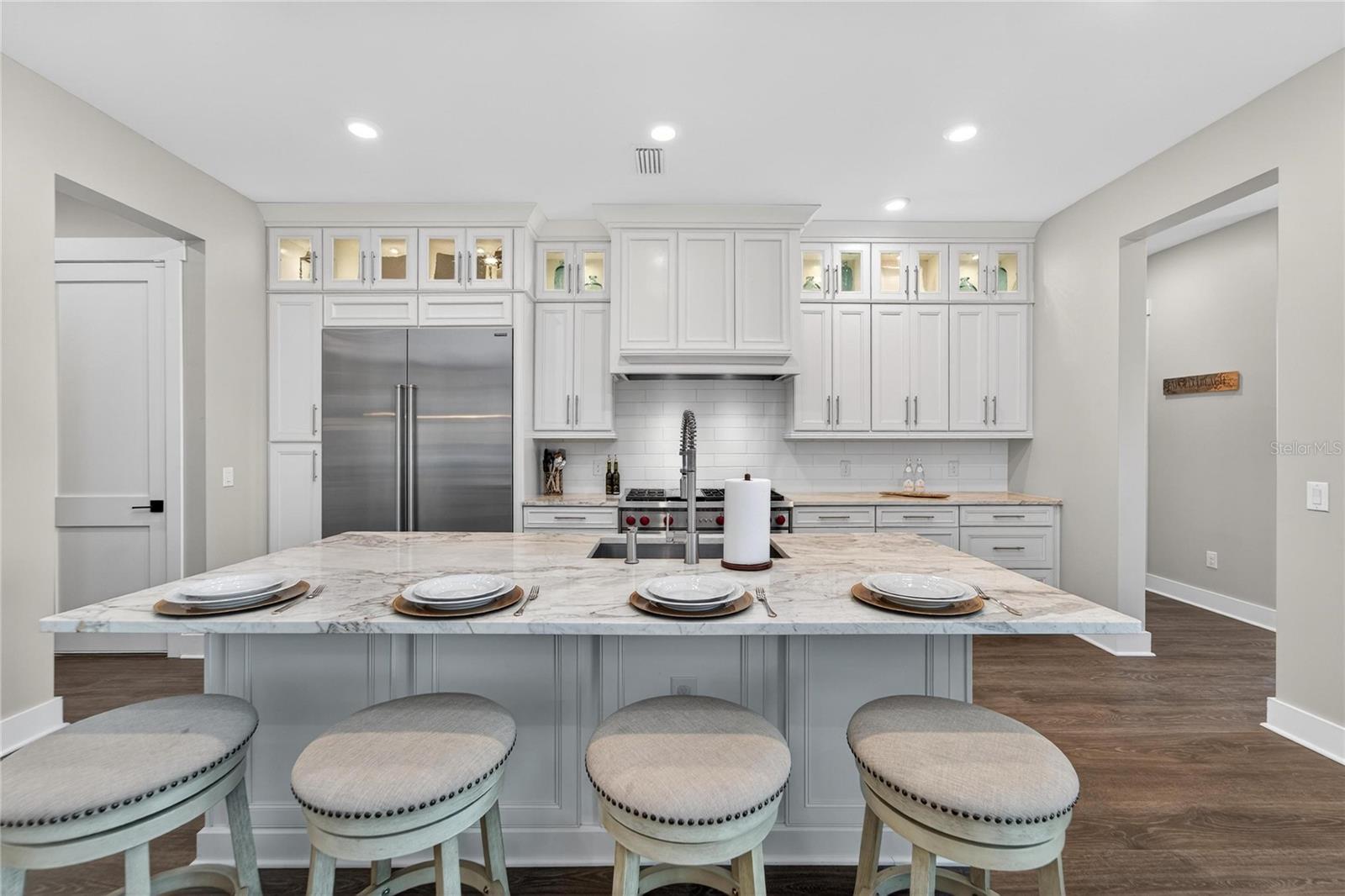 Listing photo id 16 for 613 Mirabay Boulevard