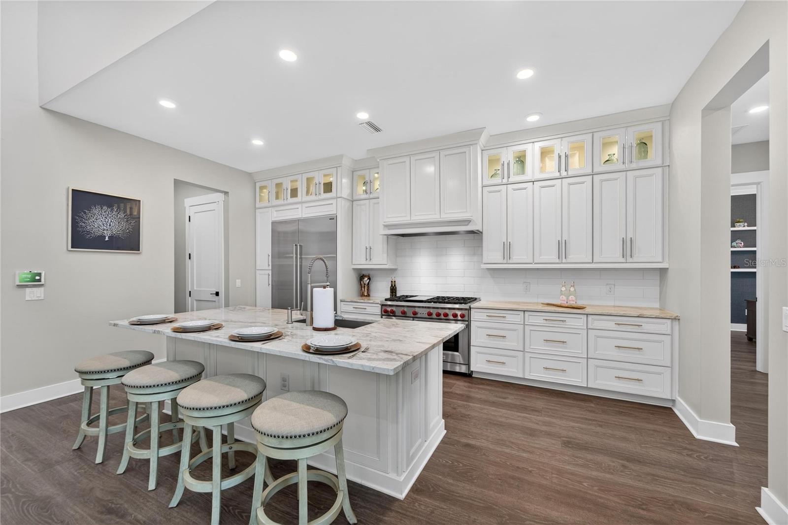 Listing photo id 17 for 613 Mirabay Boulevard