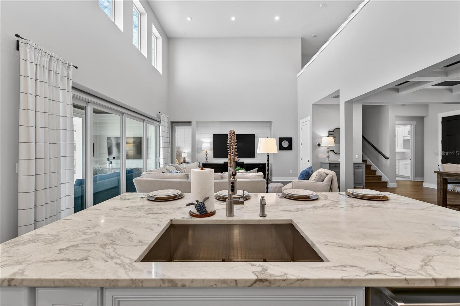 Listing photo id 19 for 613 Mirabay Boulevard