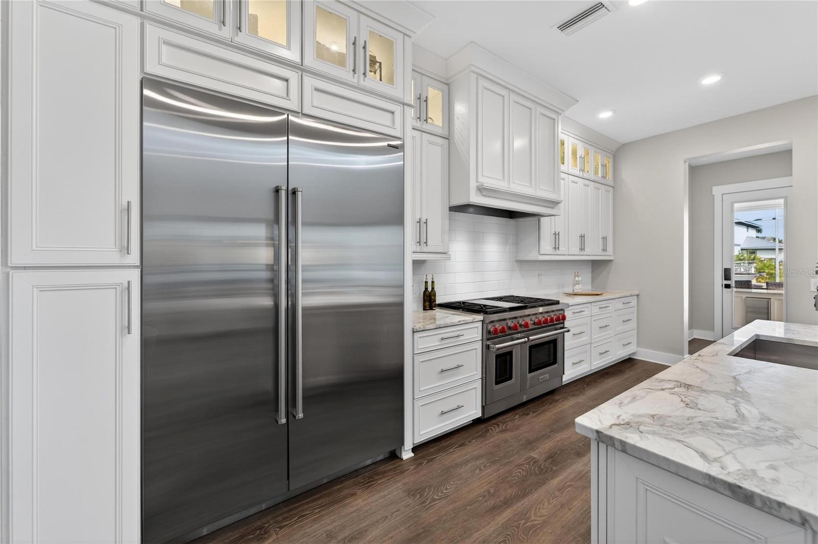 Listing photo id 21 for 613 Mirabay Boulevard