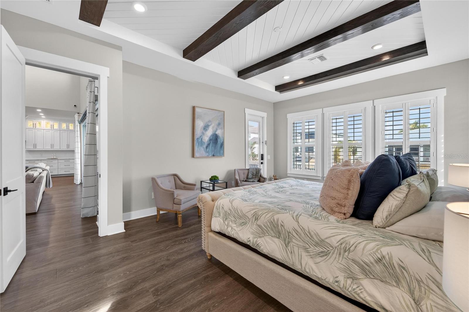 Listing photo id 26 for 613 Mirabay Boulevard