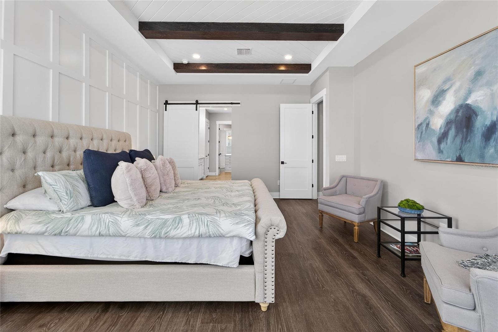 Listing photo id 28 for 613 Mirabay Boulevard