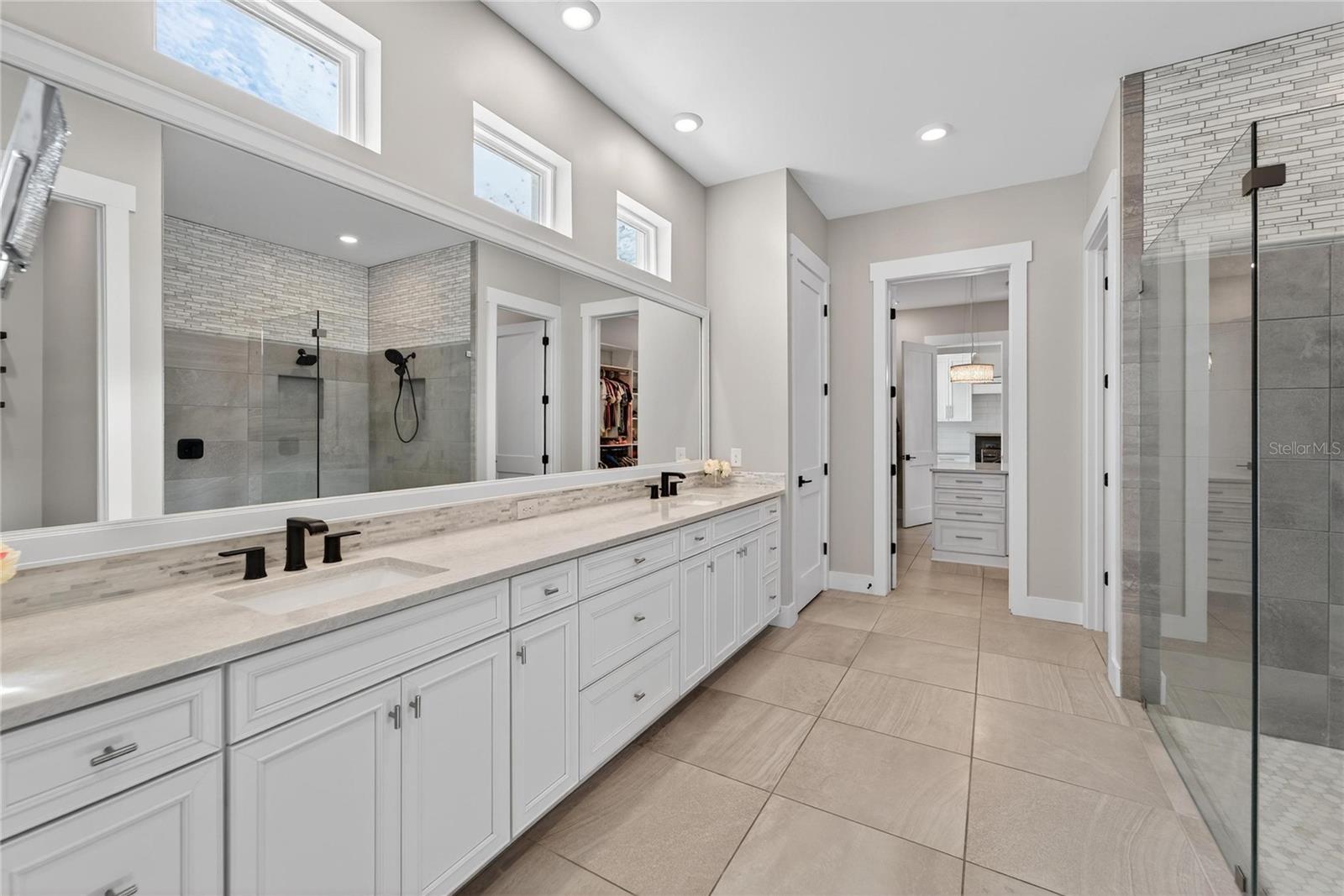 Listing photo id 30 for 613 Mirabay Boulevard