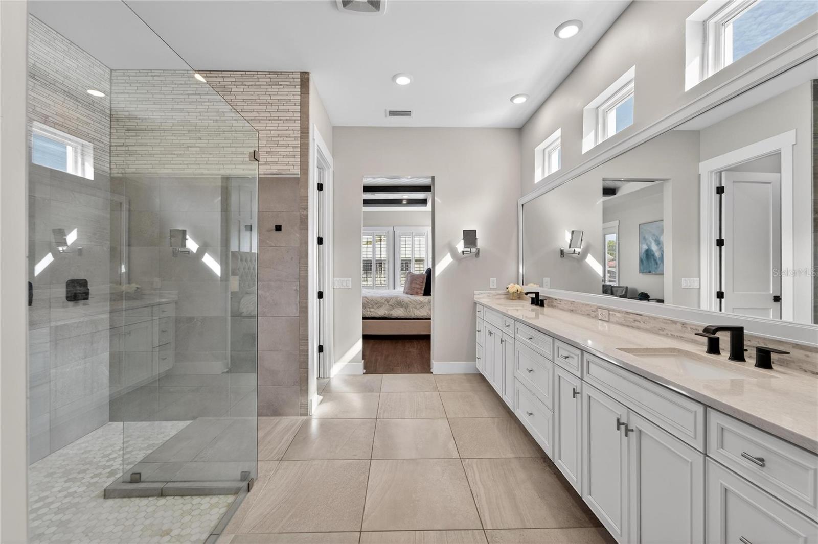 Listing photo id 31 for 613 Mirabay Boulevard