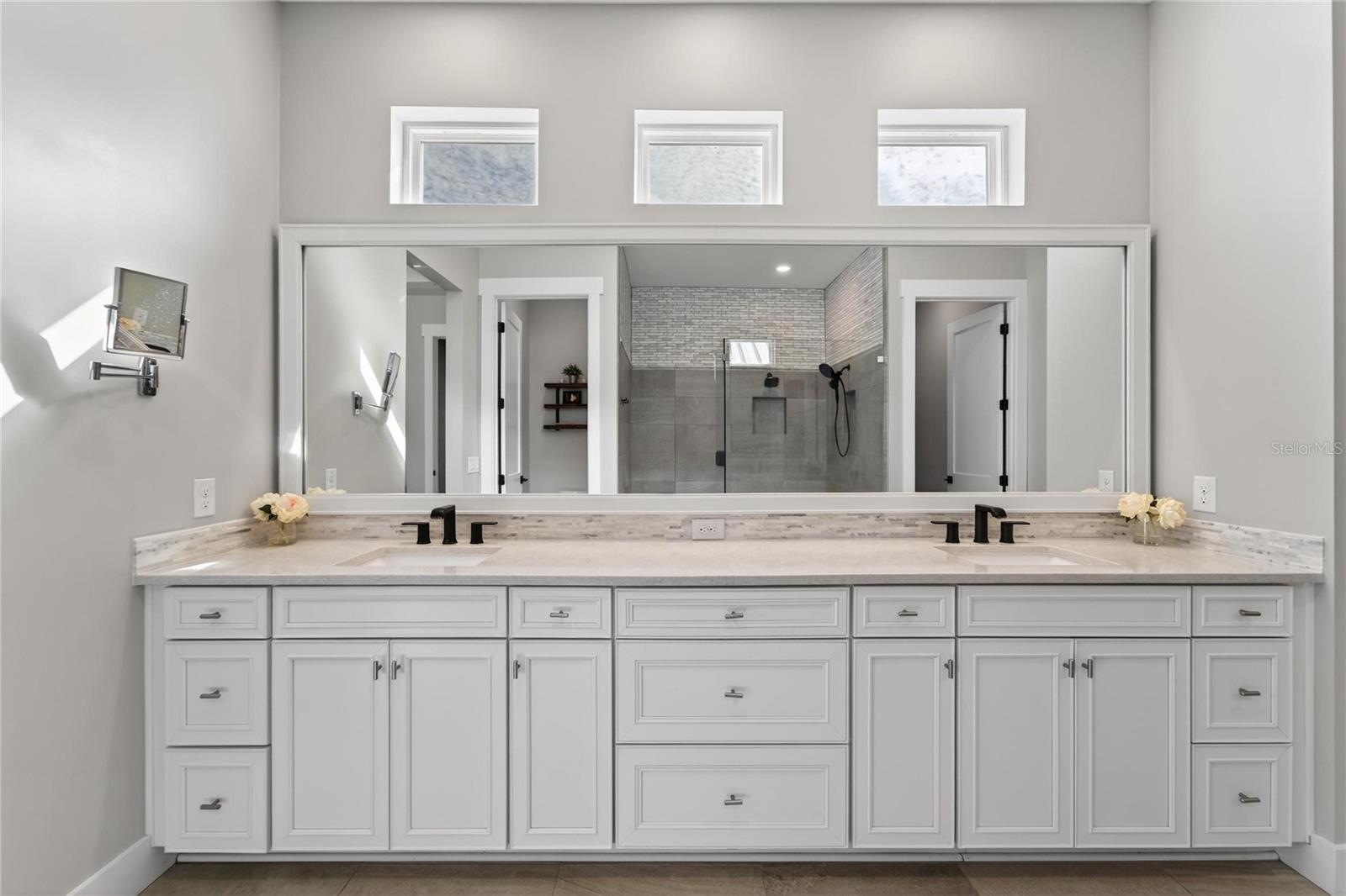 Listing photo id 32 for 613 Mirabay Boulevard