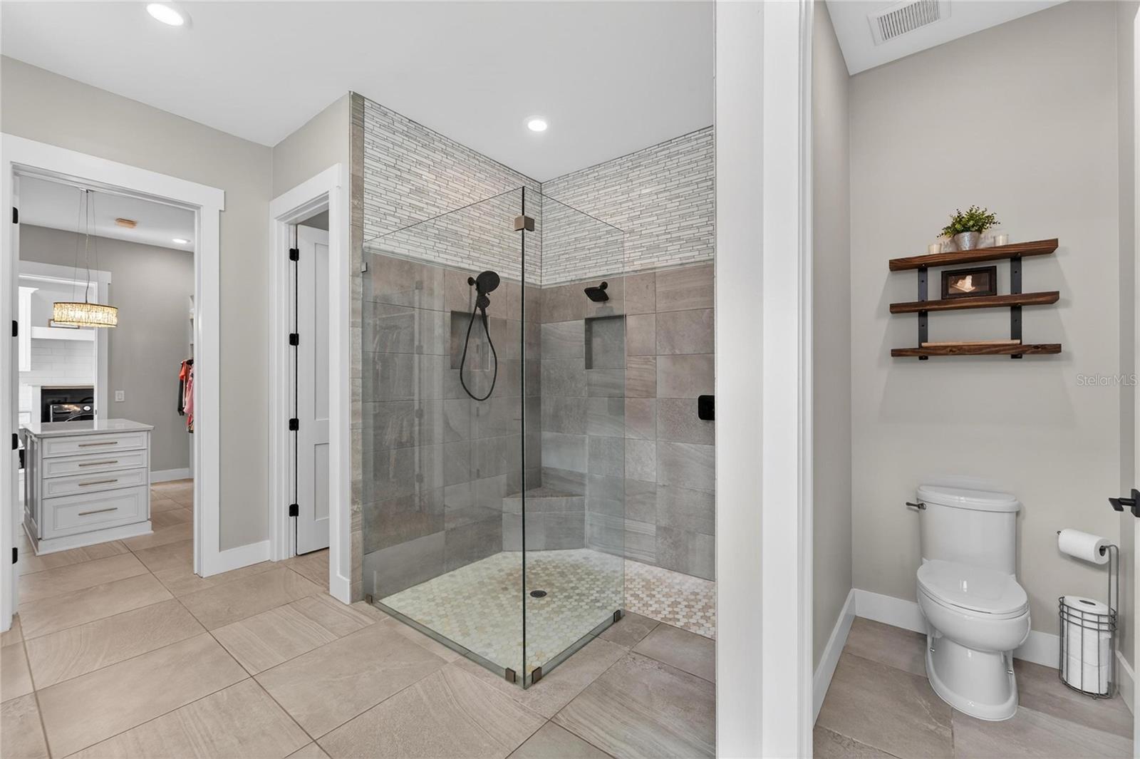 Listing photo id 33 for 613 Mirabay Boulevard