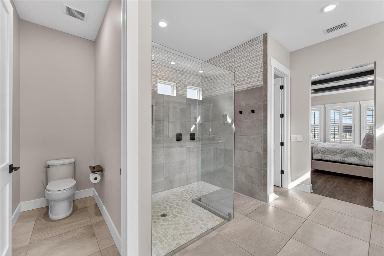 Listing photo id 34 for 613 Mirabay Boulevard