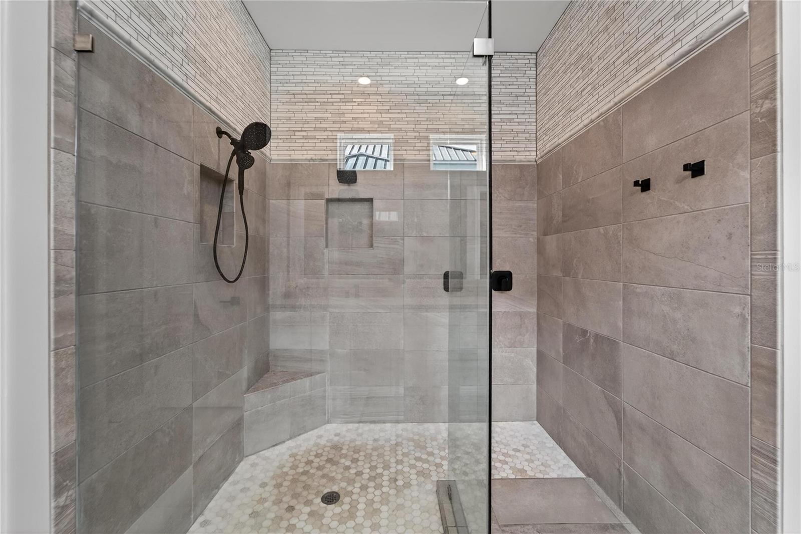 Listing photo id 35 for 613 Mirabay Boulevard