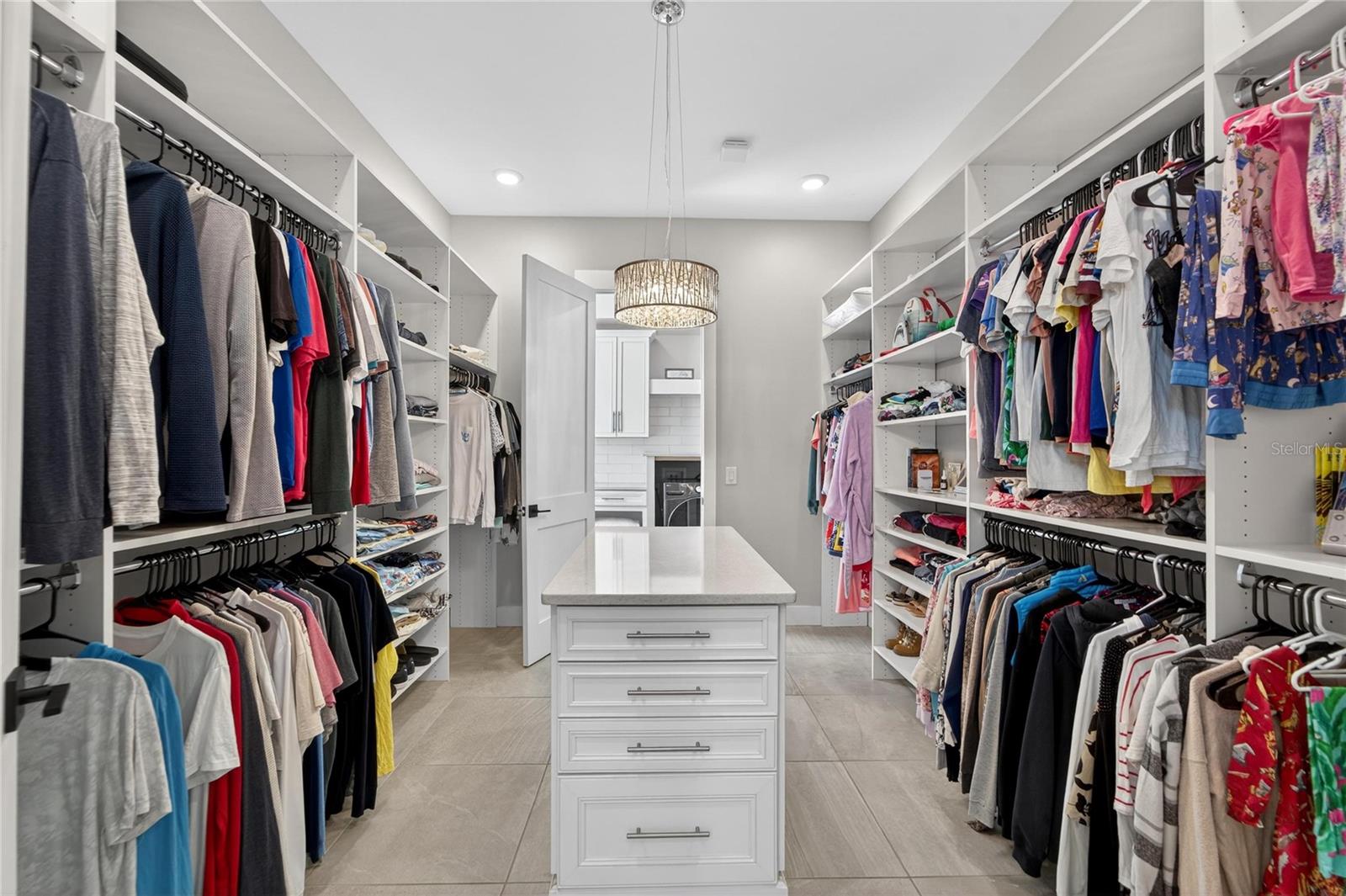 Listing photo id 36 for 613 Mirabay Boulevard