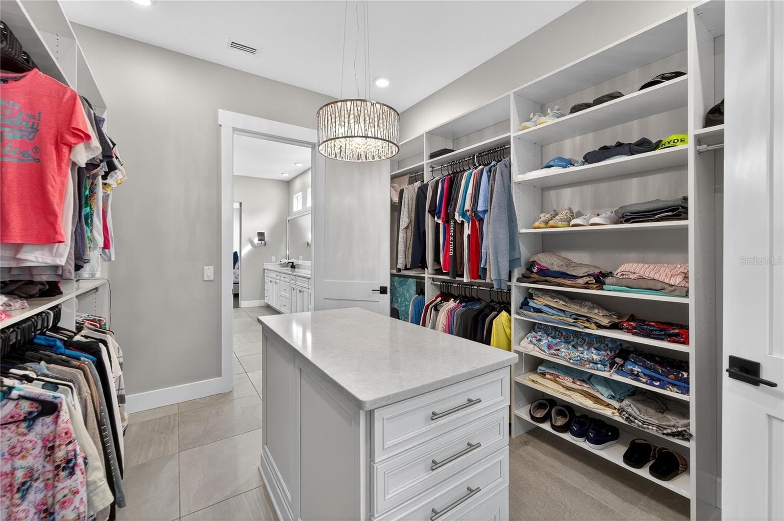 Listing photo id 37 for 613 Mirabay Boulevard