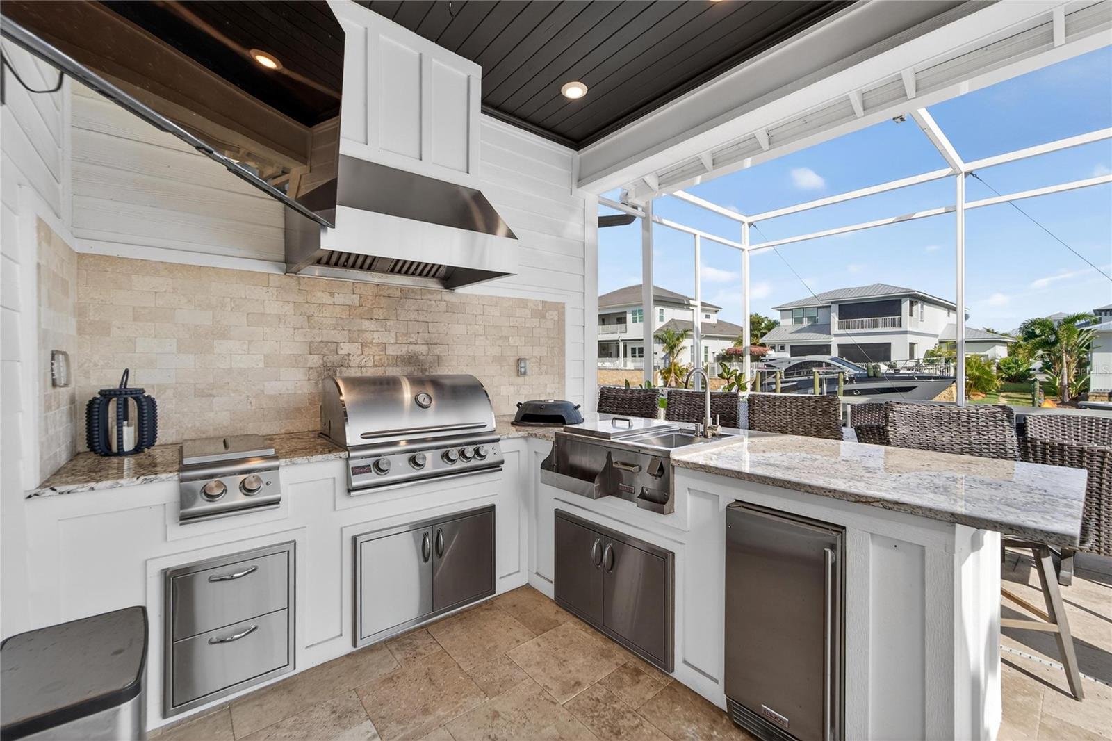 Listing photo id 2 for 613 Mirabay Boulevard