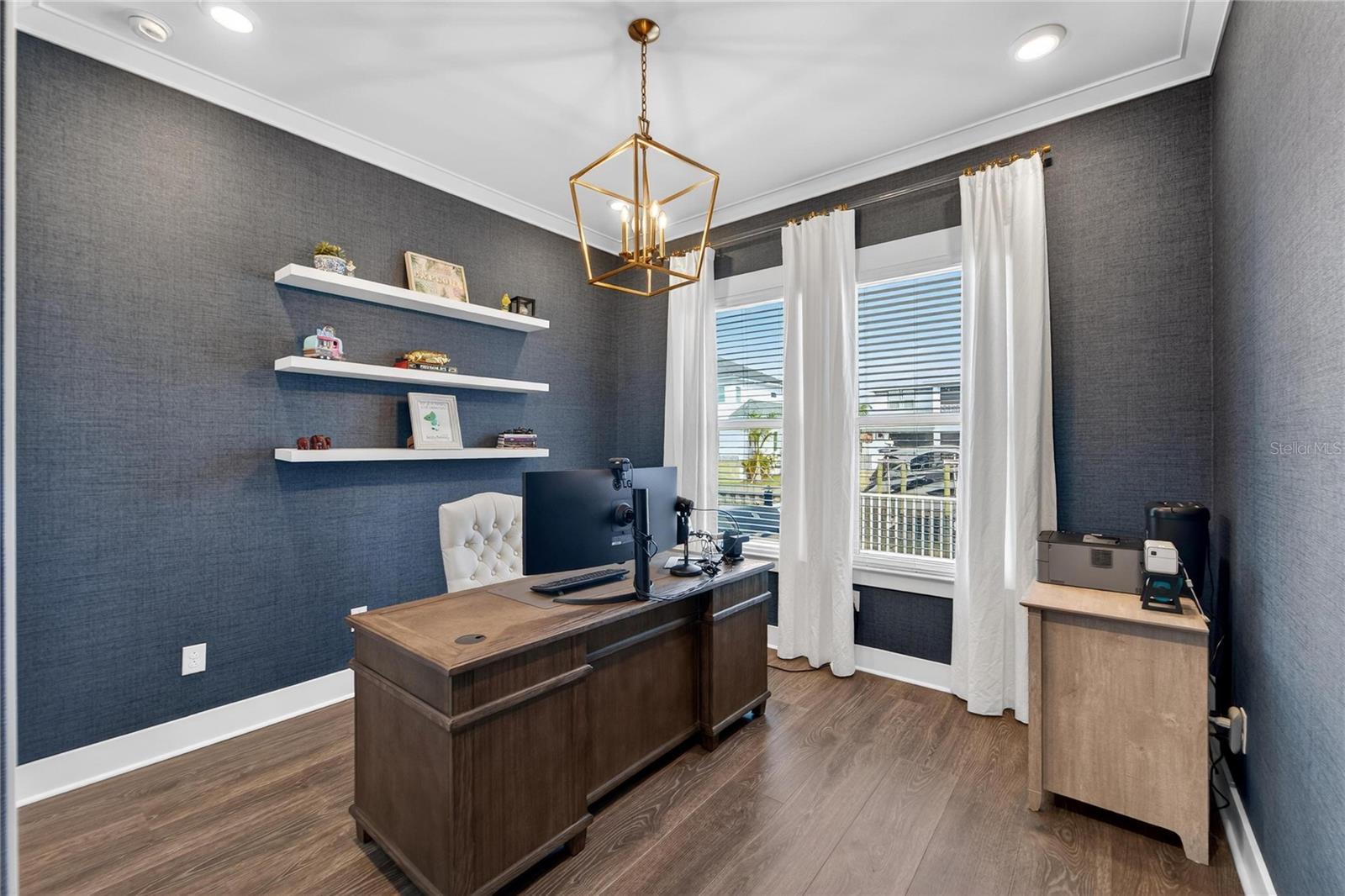 Listing photo id 40 for 613 Mirabay Boulevard