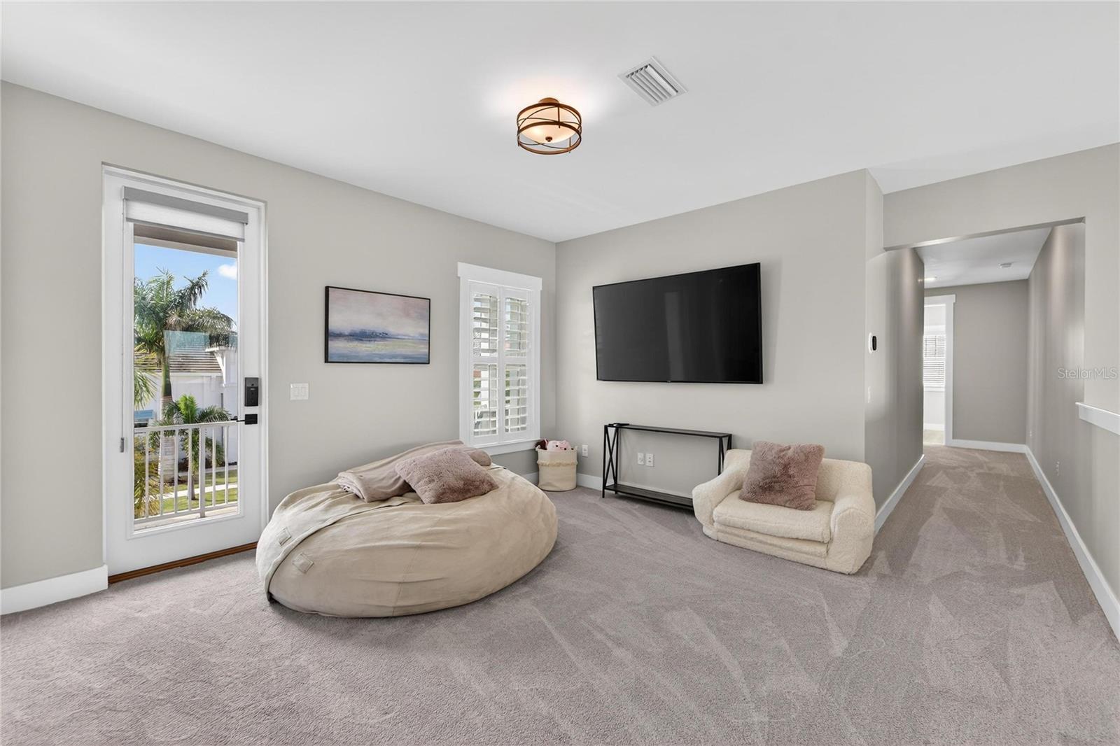 Listing photo id 47 for 613 Mirabay Boulevard