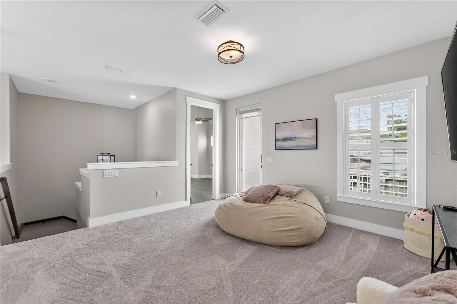 Listing photo id 49 for 613 Mirabay Boulevard