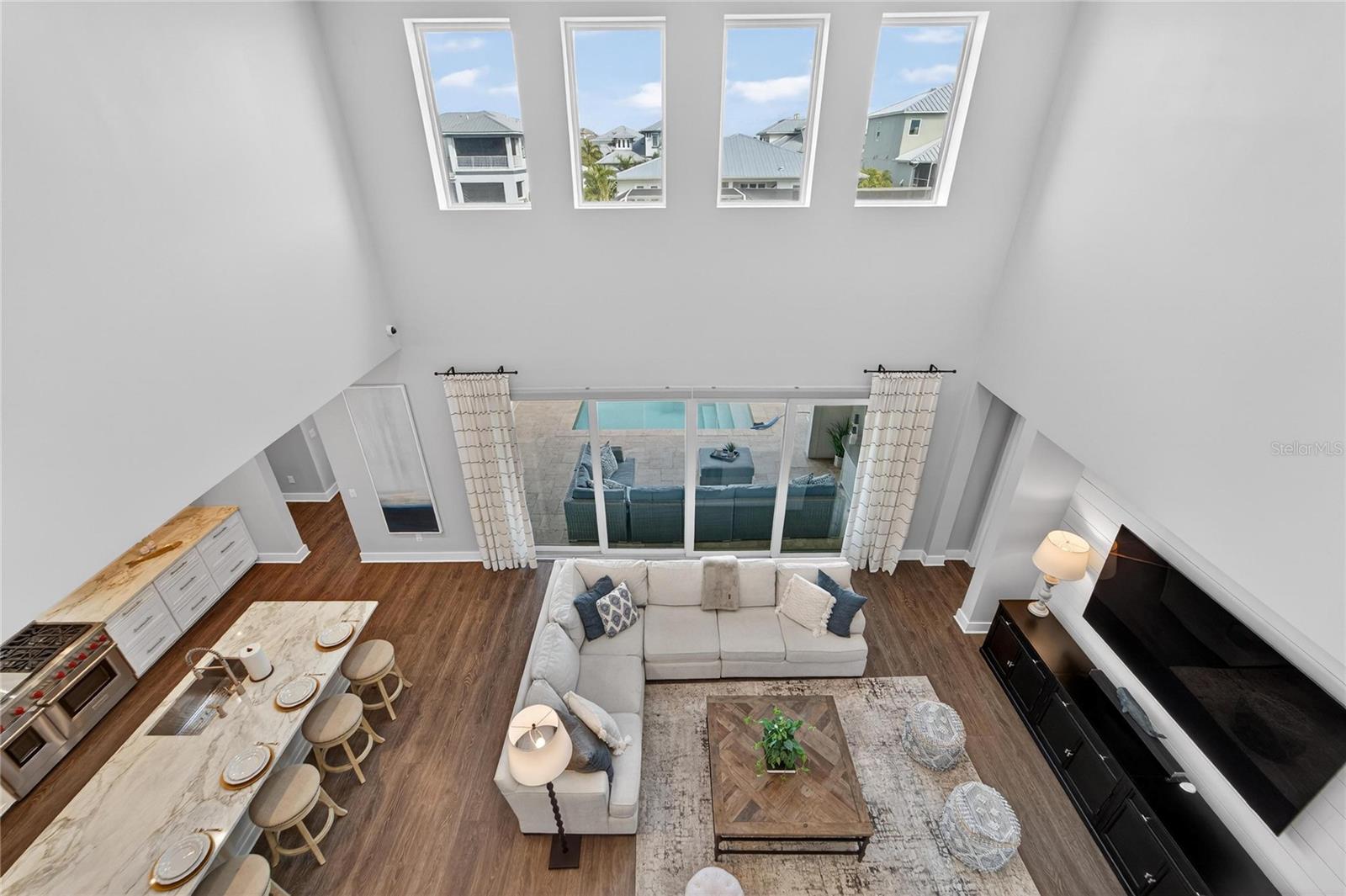 Listing photo id 50 for 613 Mirabay Boulevard