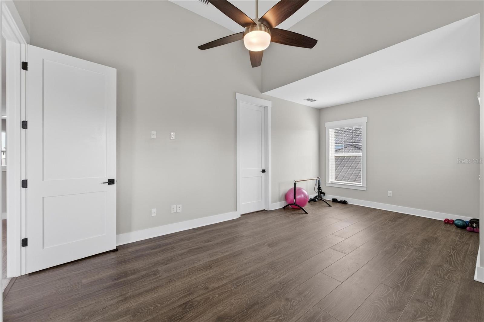 Listing photo id 52 for 613 Mirabay Boulevard