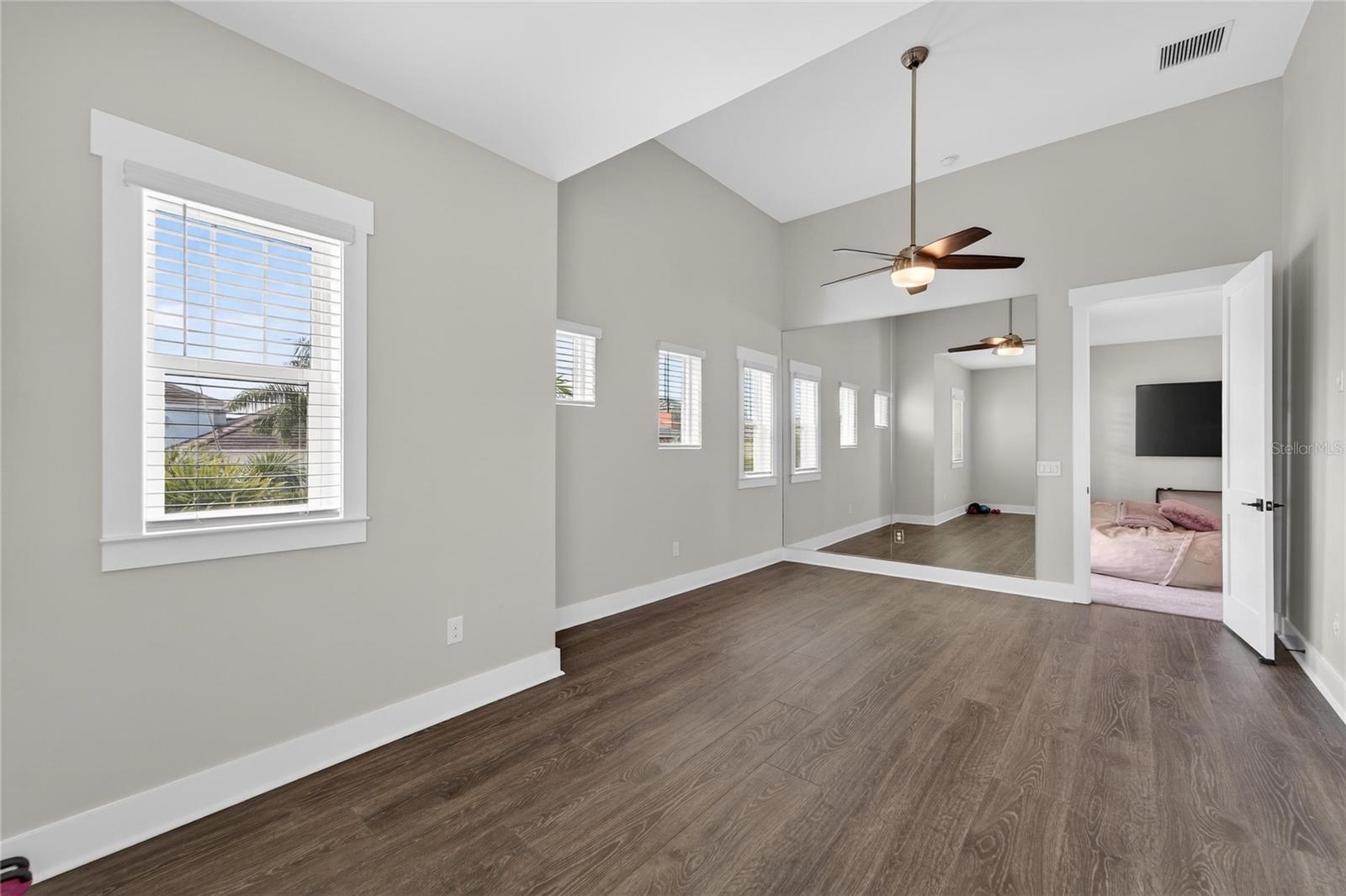 Listing photo id 53 for 613 Mirabay Boulevard