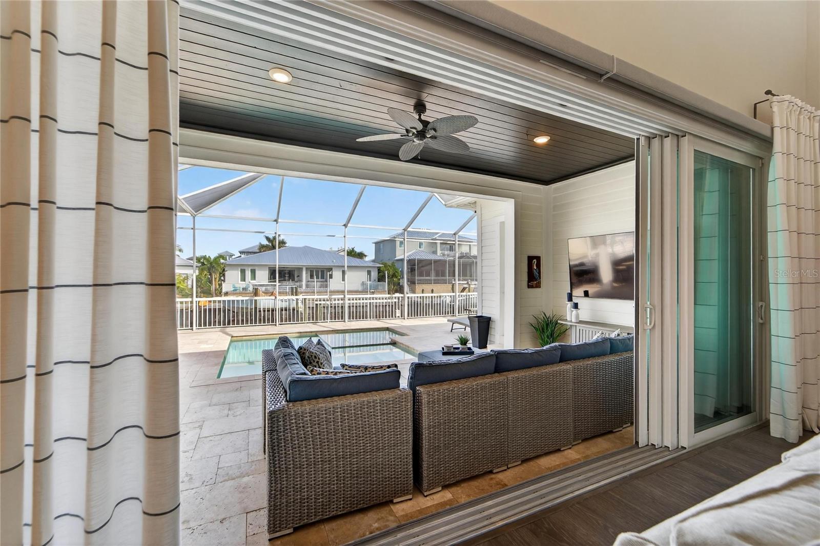 Listing photo id 64 for 613 Mirabay Boulevard