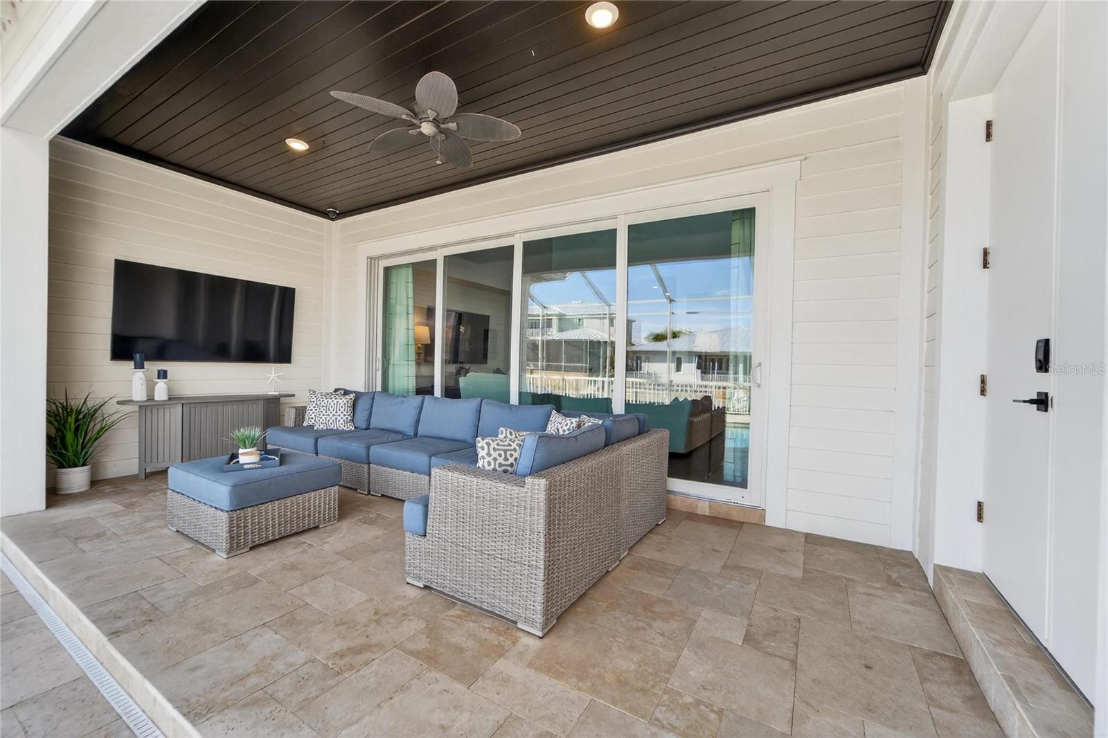 Listing photo id 73 for 613 Mirabay Boulevard