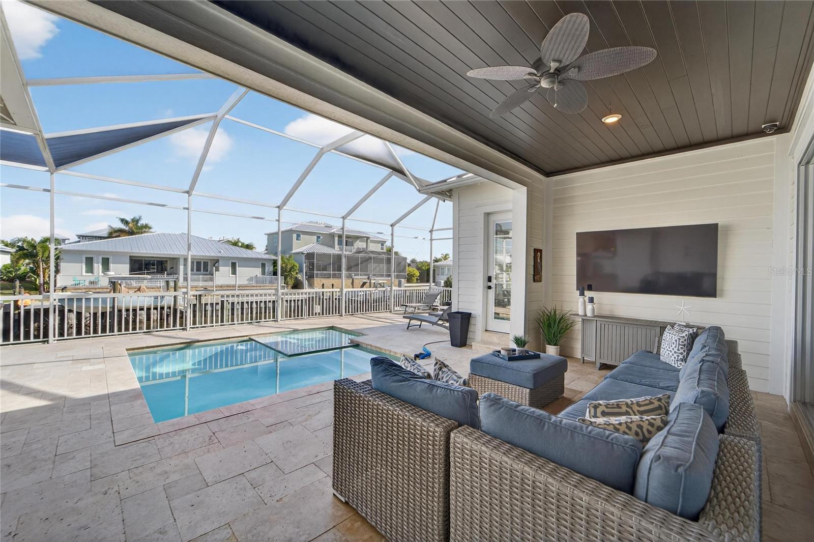 Listing photo id 74 for 613 Mirabay Boulevard