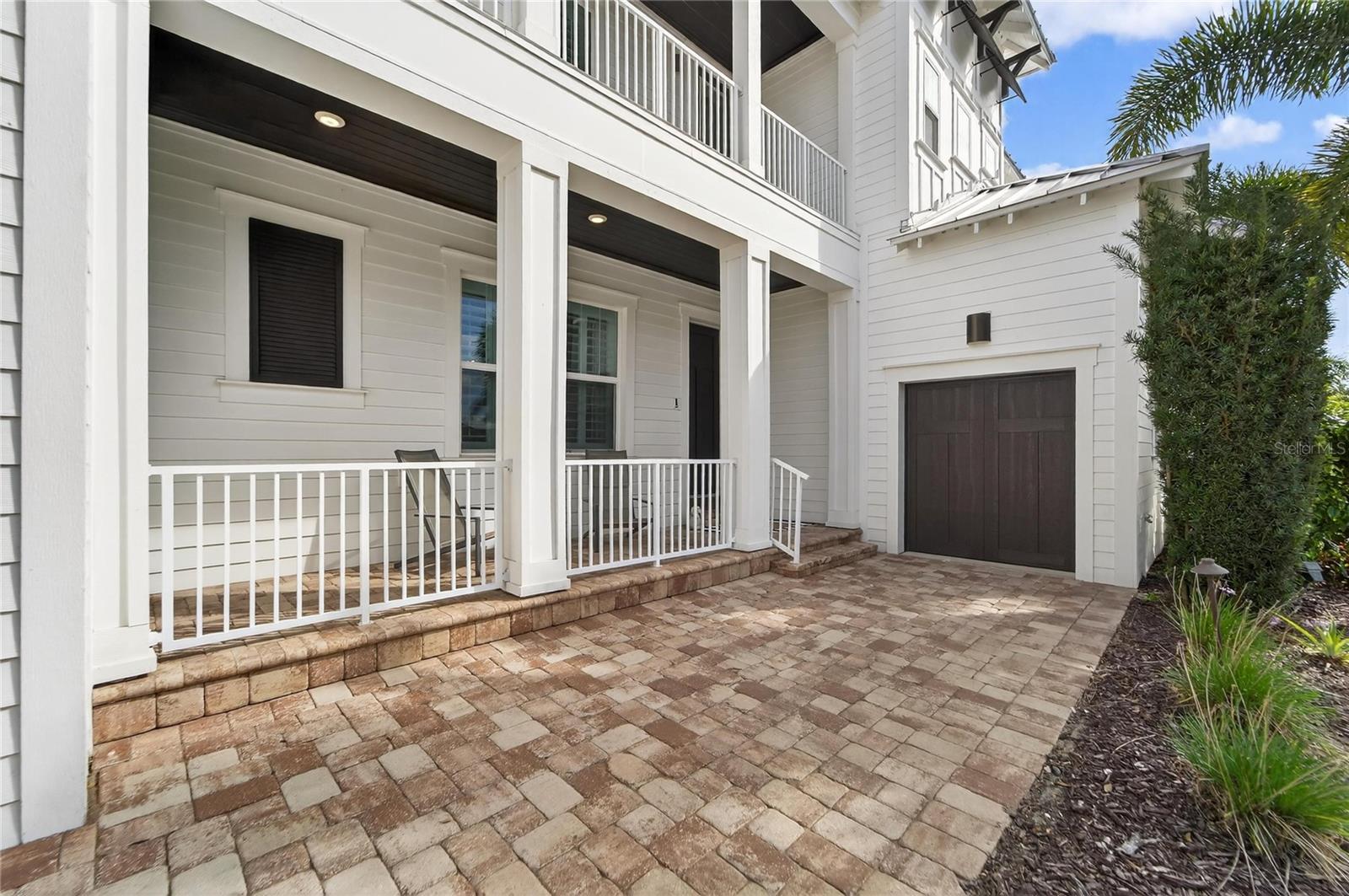 Listing photo id 6 for 613 Mirabay Boulevard