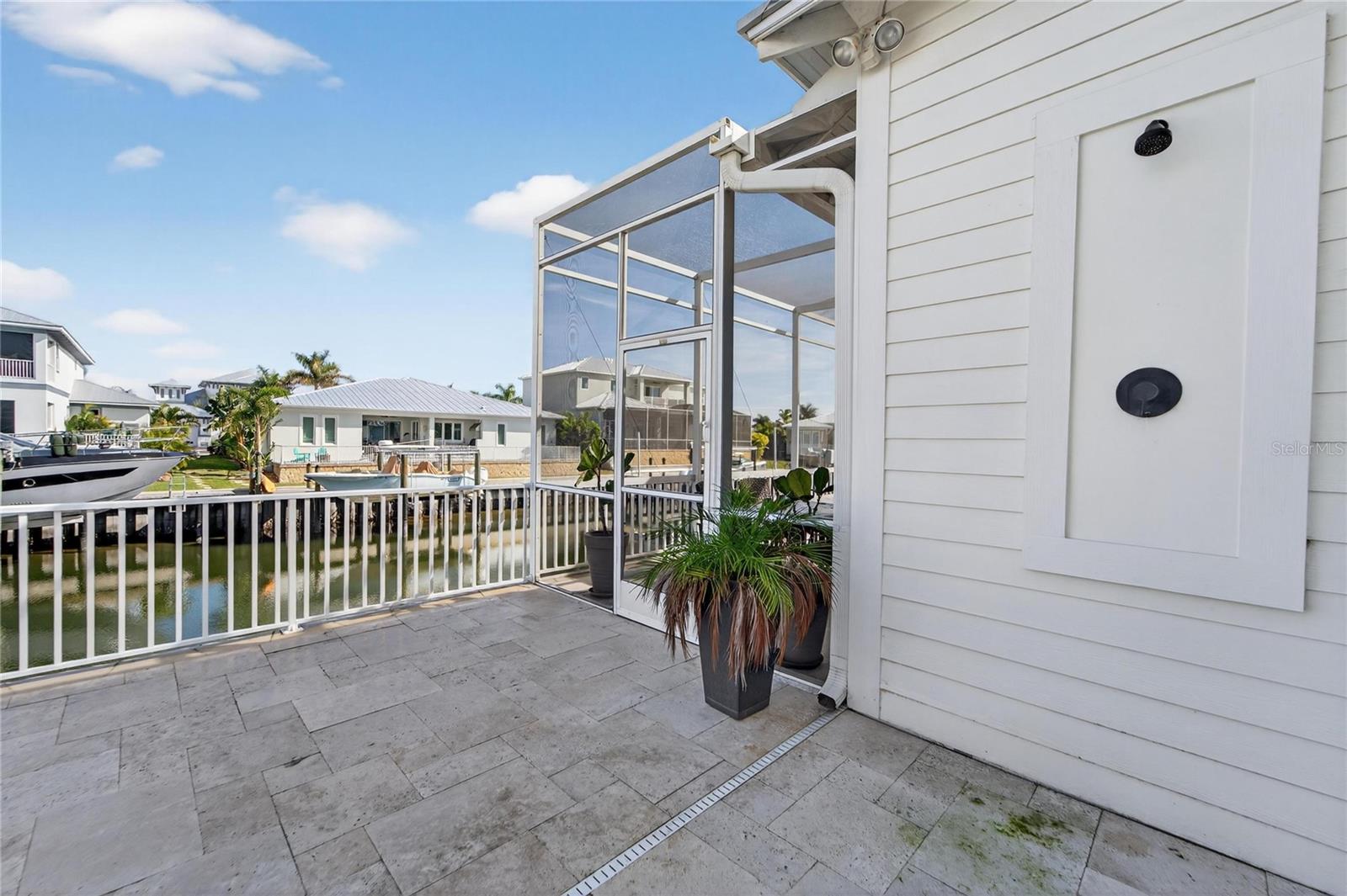 Listing photo id 80 for 613 Mirabay Boulevard
