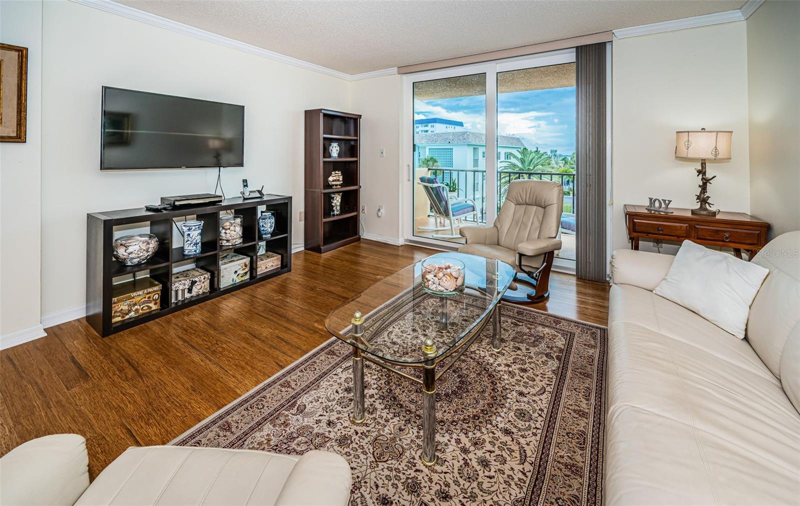 Image 7 of 67 For 9 Haig Place 312