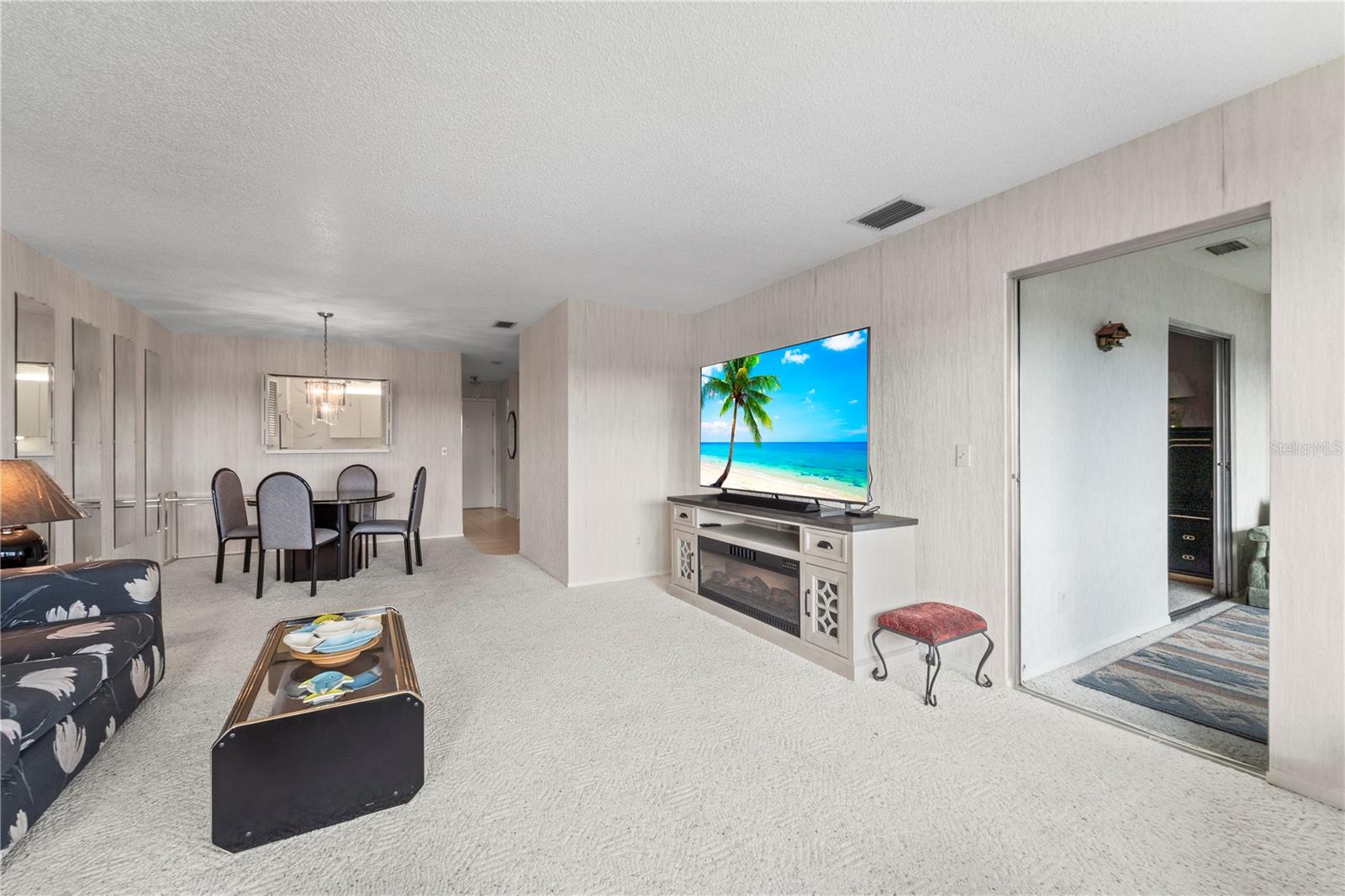 Image 15 of 52 For 100 Bluff View Drive 609a