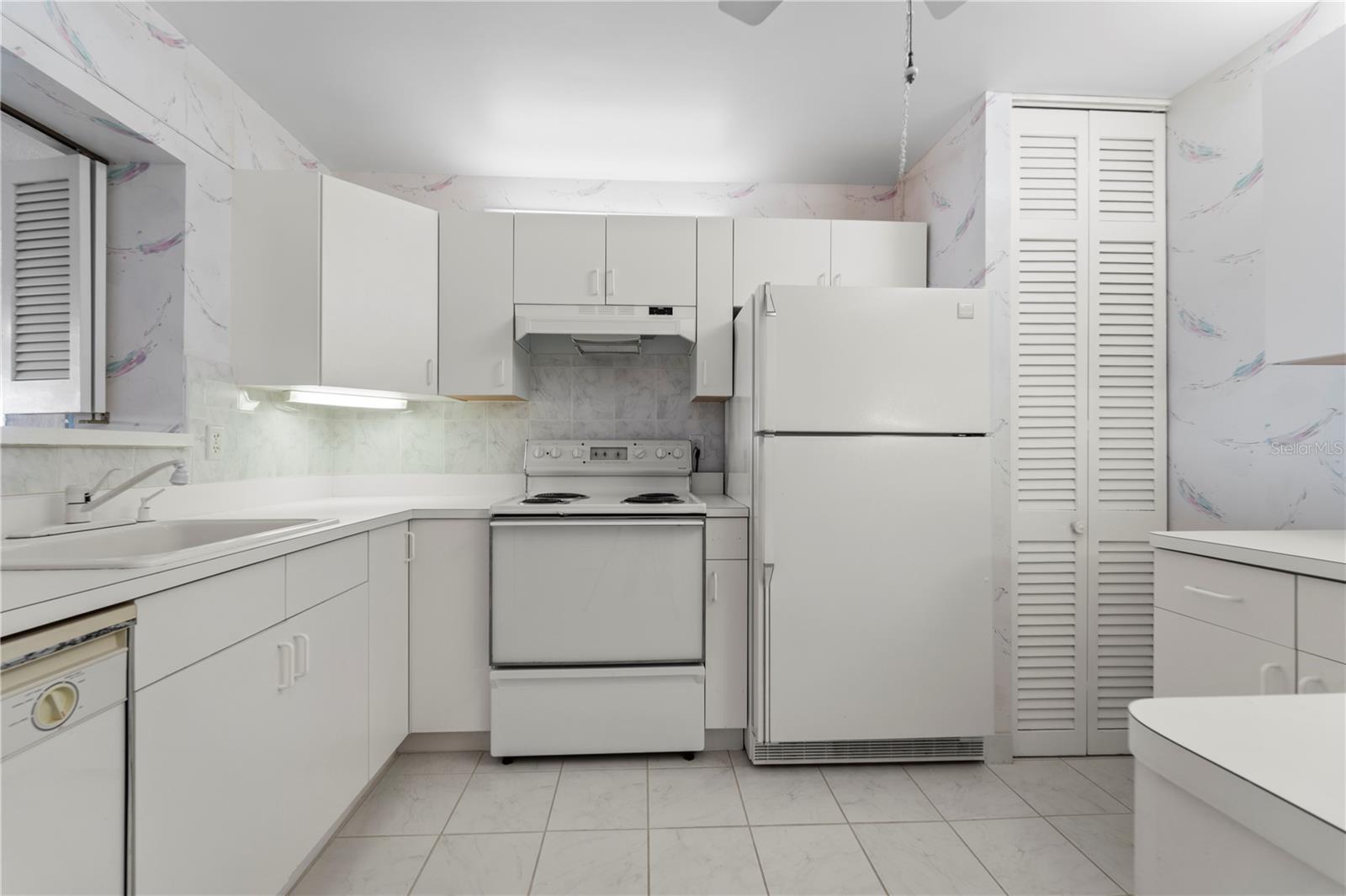 Image 19 of 52 For 100 Bluff View Drive 609a