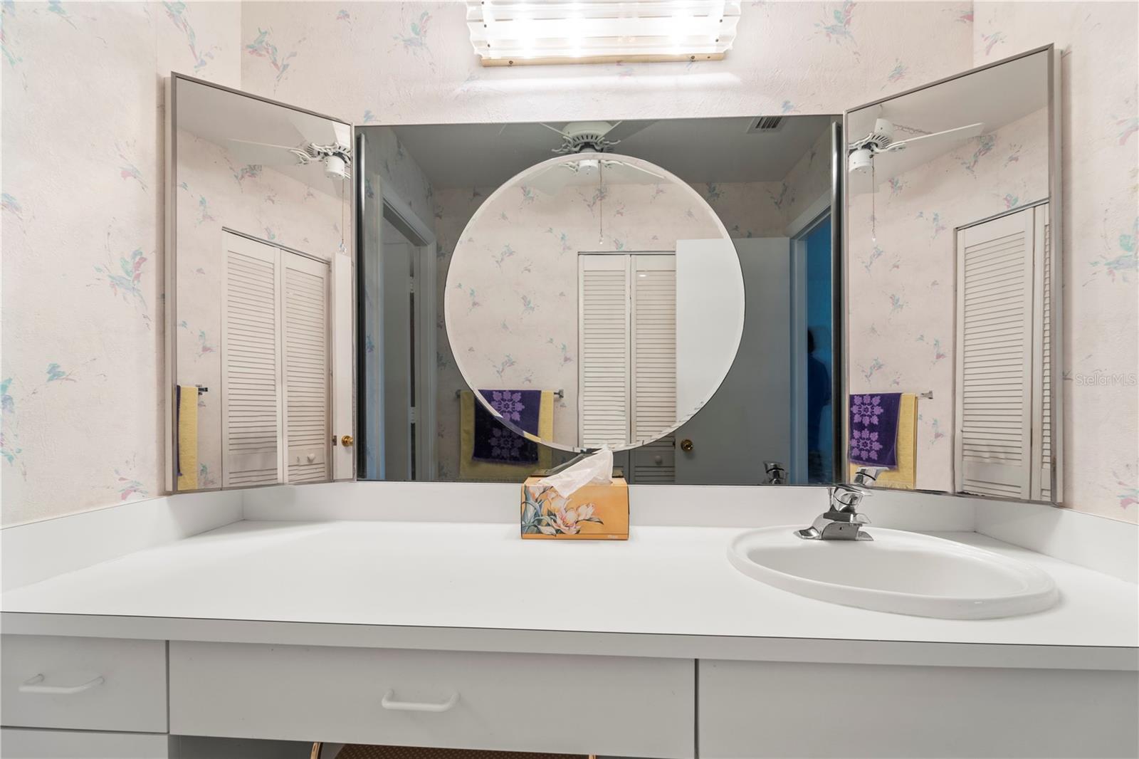 Image 25 of 52 For 100 Bluff View Drive 609a