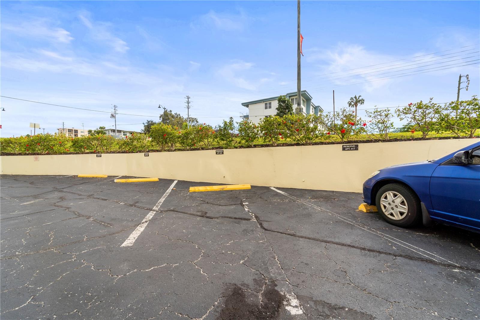 Image 32 of 52 For 100 Bluff View Drive 609a