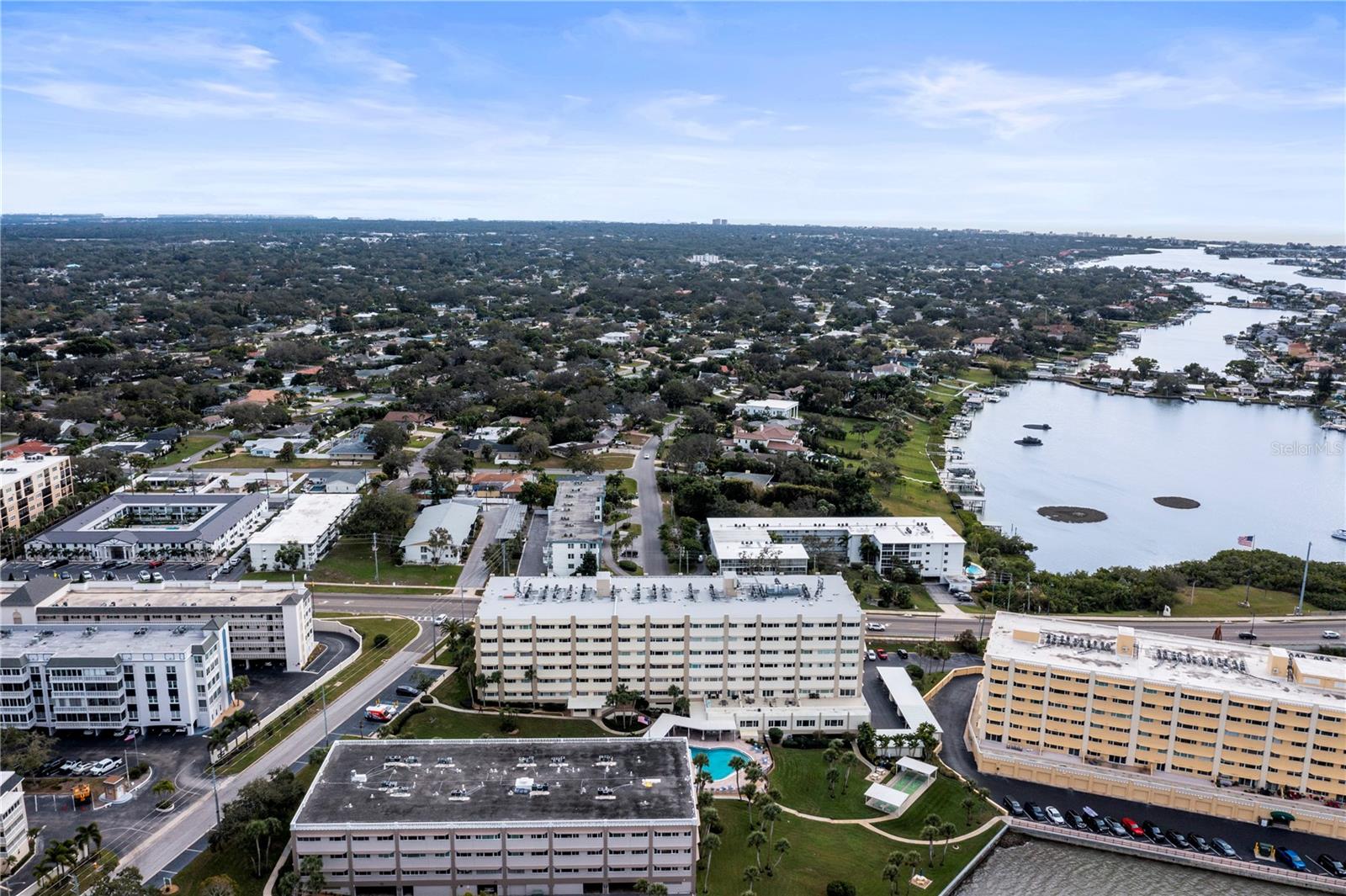 Image 35 of 52 For 100 Bluff View Drive 609a