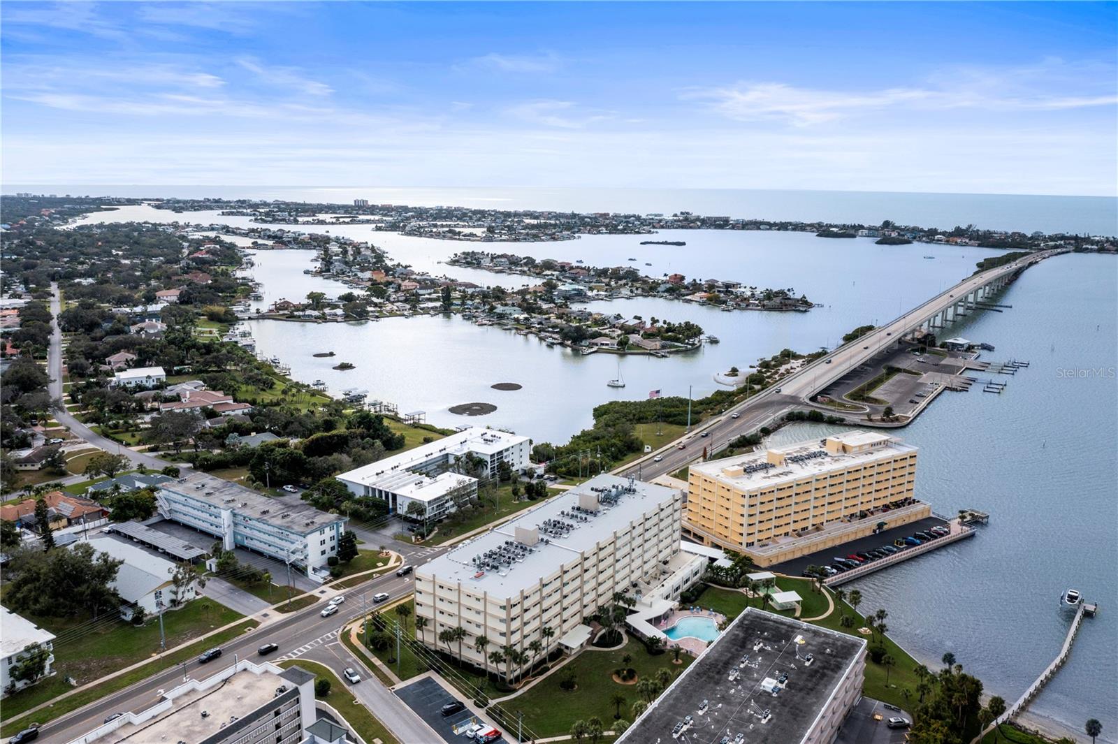 Image 36 of 52 For 100 Bluff View Drive 609a