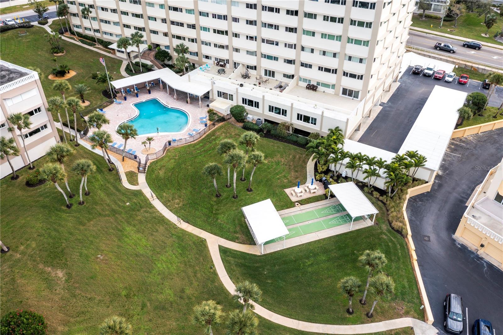 Image 43 of 52 For 100 Bluff View Drive 609a