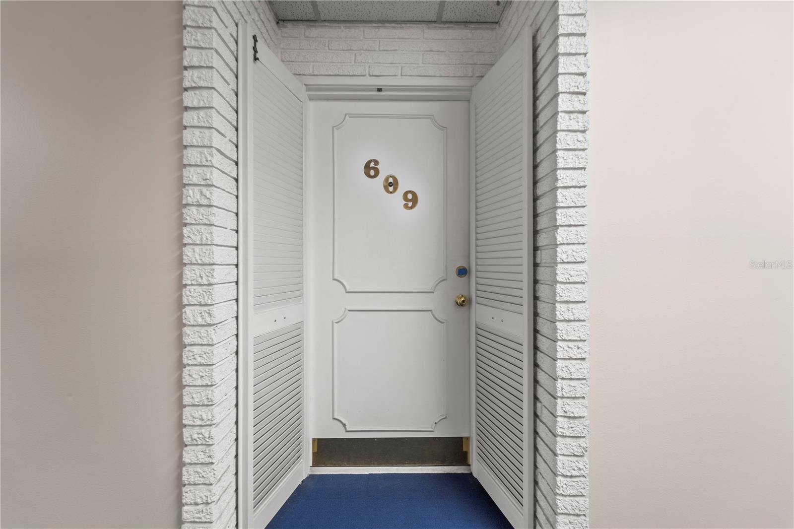 Image 5 of 52 For 100 Bluff View Drive 609a