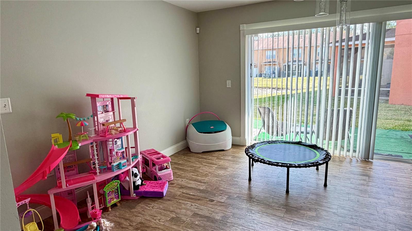 Image 11 of 43 For 6930 Hawthorne Trace Lane