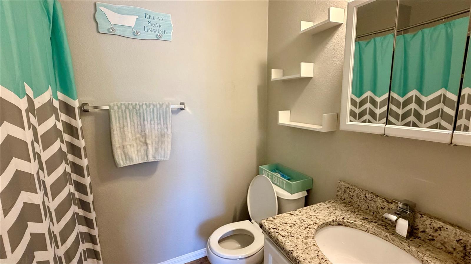 Image 15 of 43 For 6930 Hawthorne Trace Lane