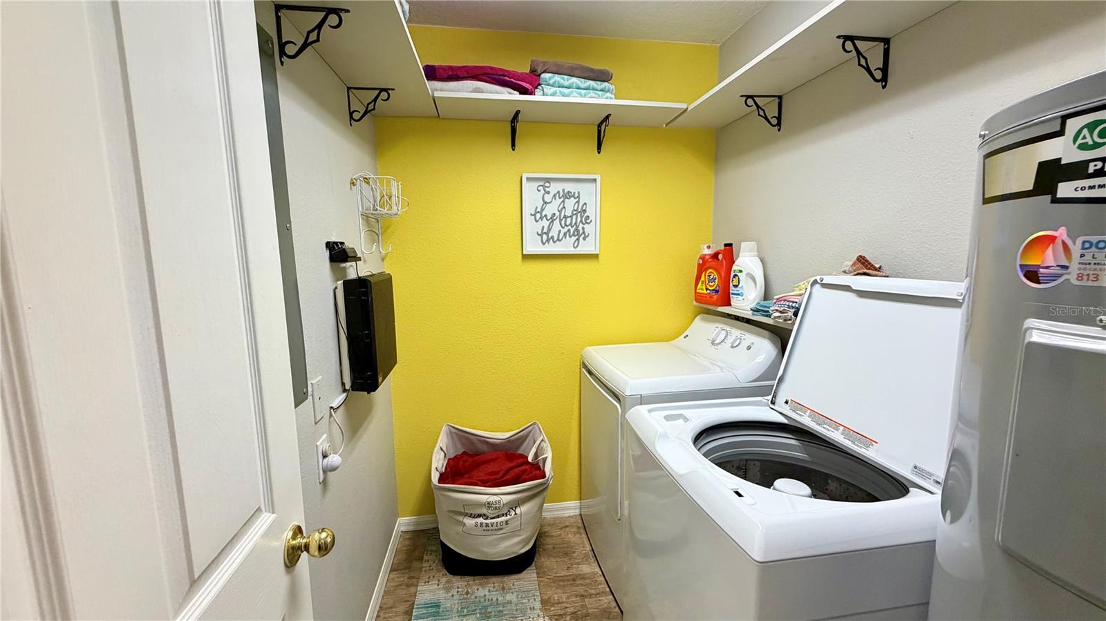 Image 17 of 43 For 6930 Hawthorne Trace Lane