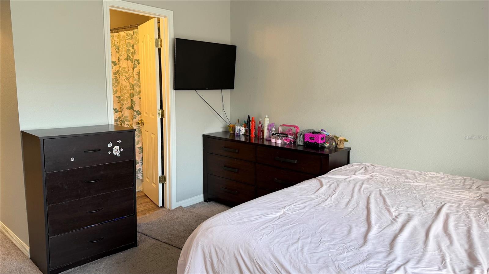 Image 21 of 43 For 6930 Hawthorne Trace Lane