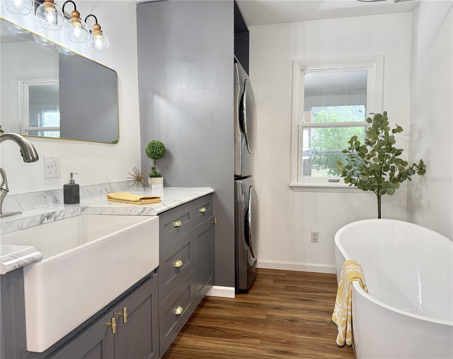 Image 20 of 56 For 509 Falmouth Street