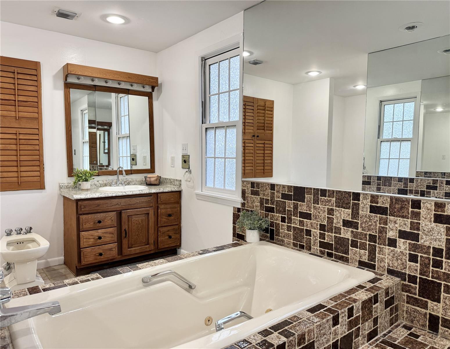 Image 27 of 56 For 509 Falmouth Street