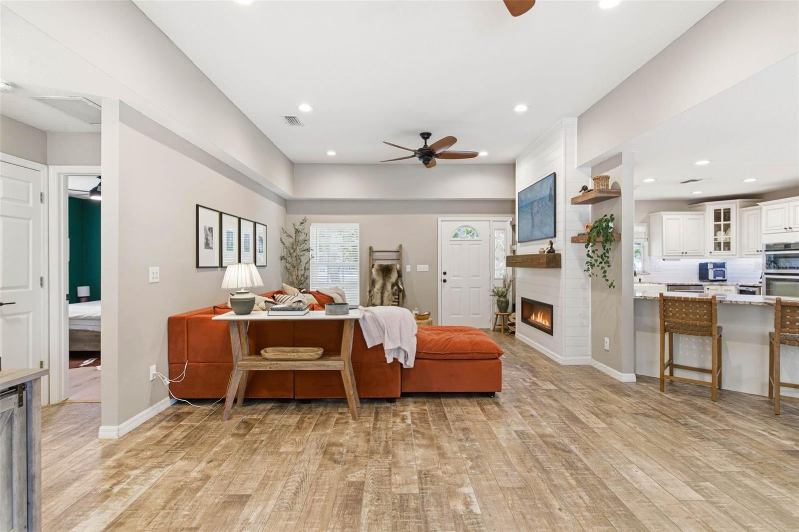 Image 17 of 37 For 37403 Phelps Road